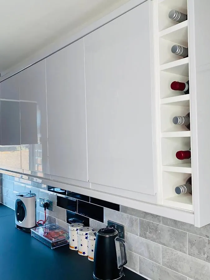 Bright, Spacious, Modern Interior Decor 2 Bedrooms Apartment With Amazing Views London