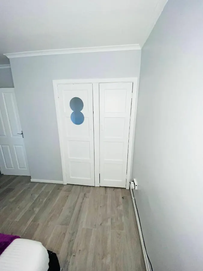 Bright, Spacious, Modern Interior Decor 2 Bedrooms Apartment With Amazing Views London