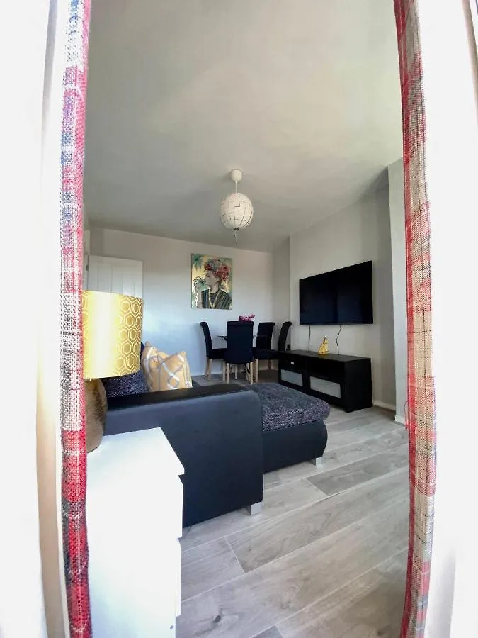 Bright, Spacious, Modern Interior Decor 2 Bedrooms Apartment With Amazing Views London