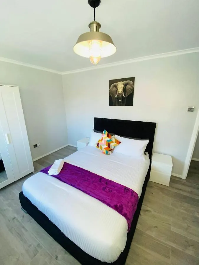 Bright, Spacious, Modern Interior Decor 2 Bedrooms Apartment With Amazing Views London