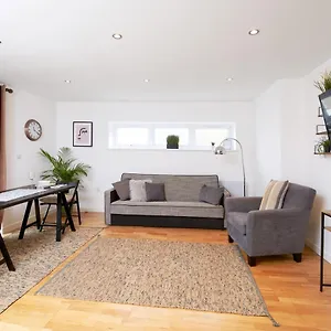 Ida Pod Places - New Cross Gate , London United Kingdom