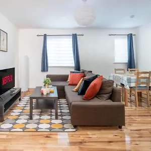  Apartment 2 Bedroom Flat Near Excel