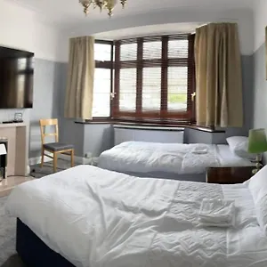  Holiday home Amazing And Romantic O2 Arena 4 Bedrooms House Free Parking