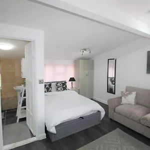  Apartment 2 Min Walk To Upton Park Station